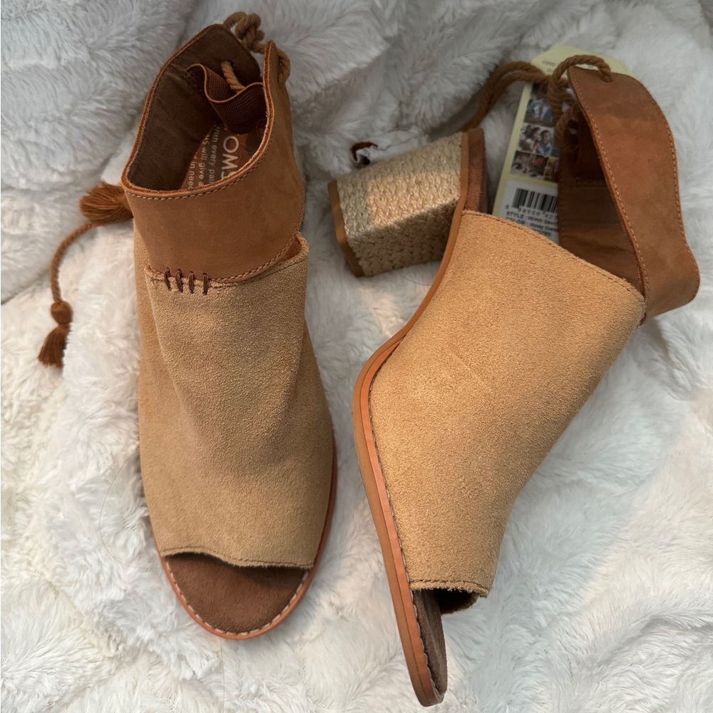 NWT TOMS SUEDE HEEL